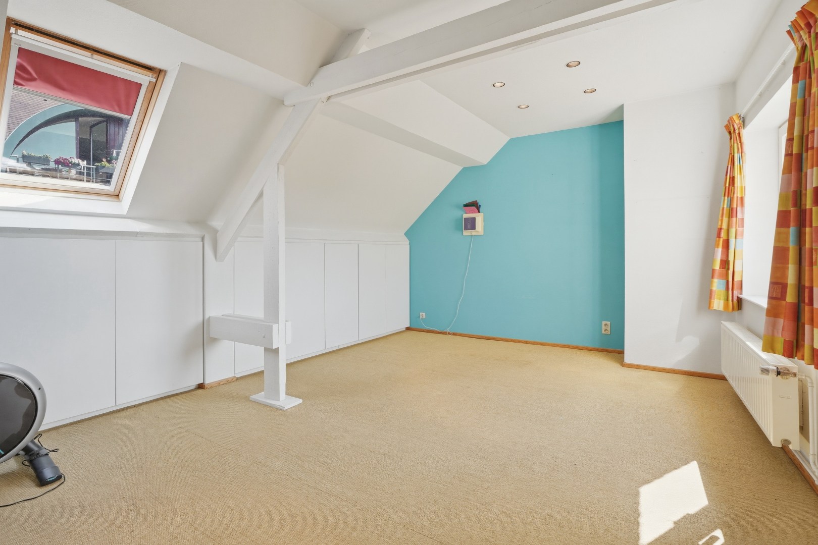 Multifunctionele woning met handelsruimte in hartje Veurne. 