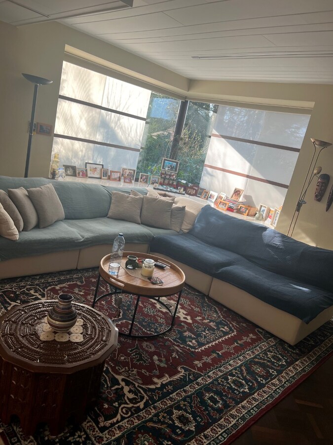 Bemeubelde villa met prachtige tuin 