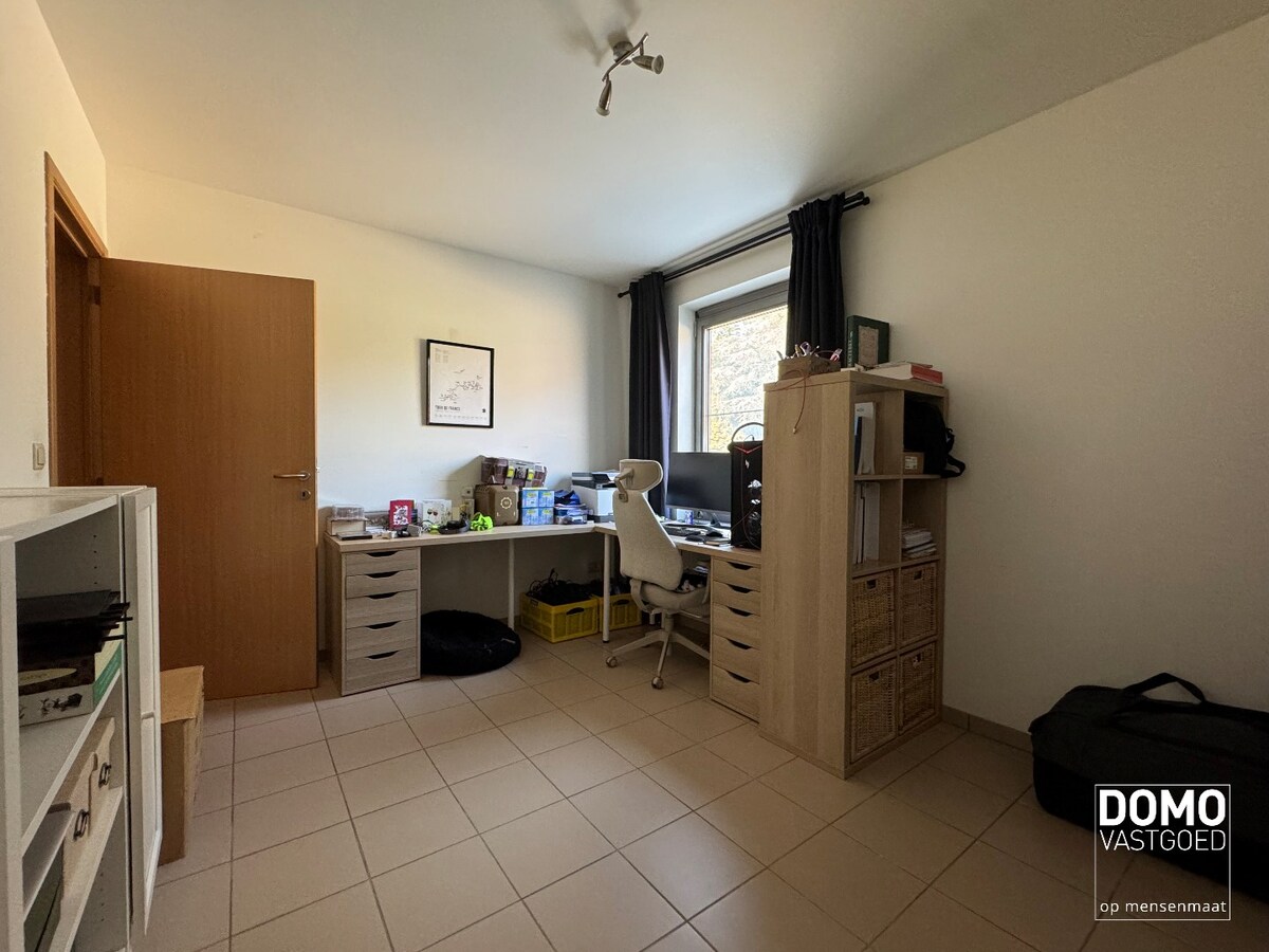 RUIM GELIJKVLOERS APPARTEMENT MET 2 SLAAPKAMERS IN HET CENTRUM VAN MELDERT 