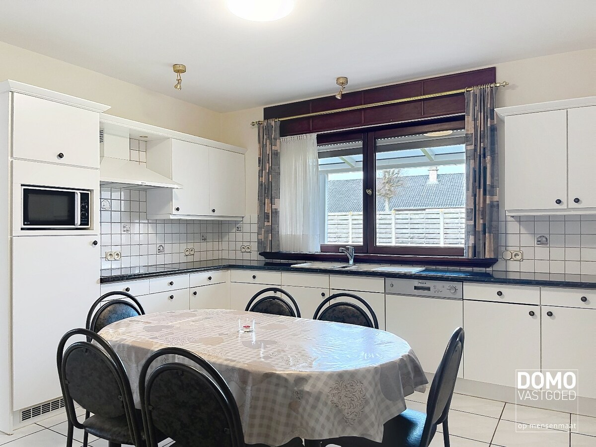 RUIME, LICHTRIJKE OPEN BEBOUWING MET ZONNIGE TUIN TE HALEN 