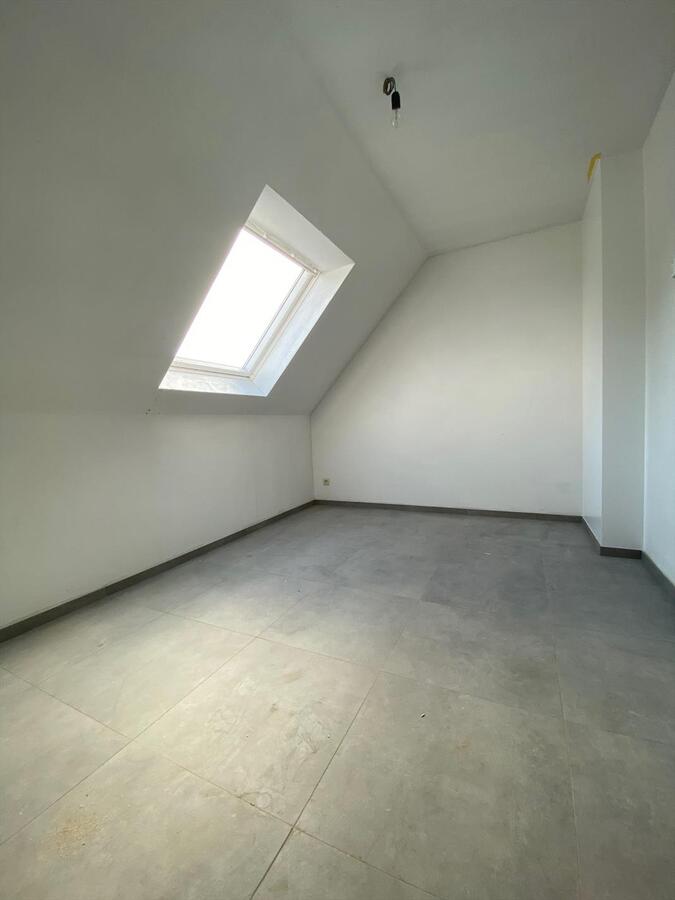 Woning met 4 slaapkamers en garage te Koekelare 