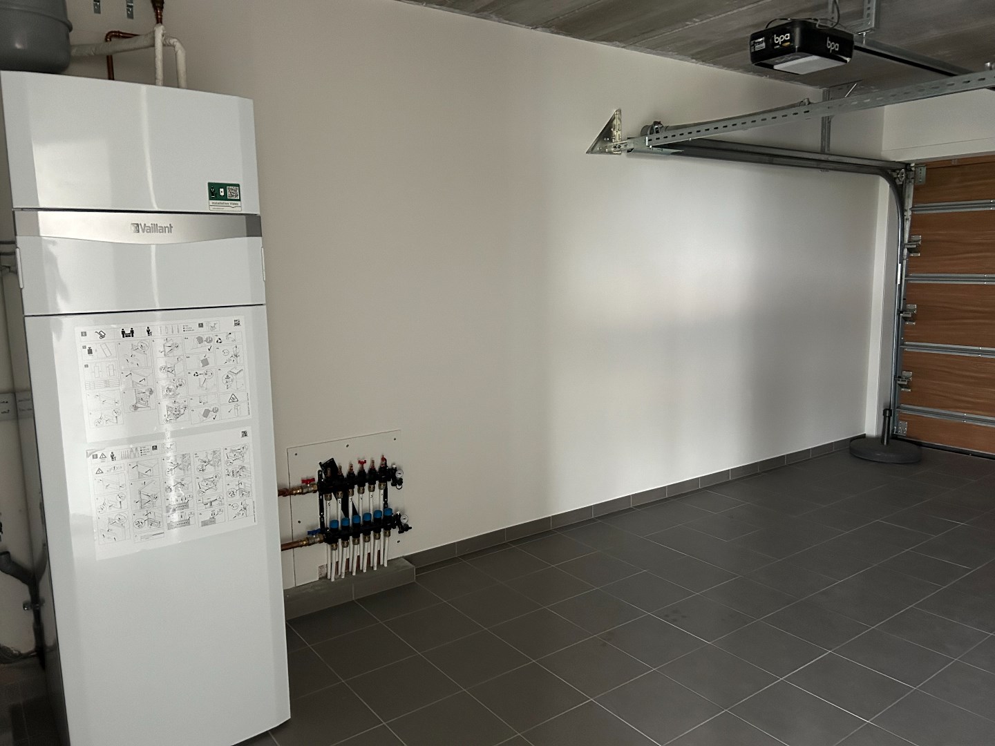 Stijlvolle en ruime nieuwbouwwoning met garage en tuin op 555 m² 
