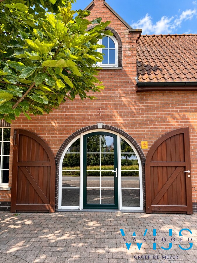 Karaktervolle woning met voormalige horecaruimte en uitzonderlijk veel ruimte 