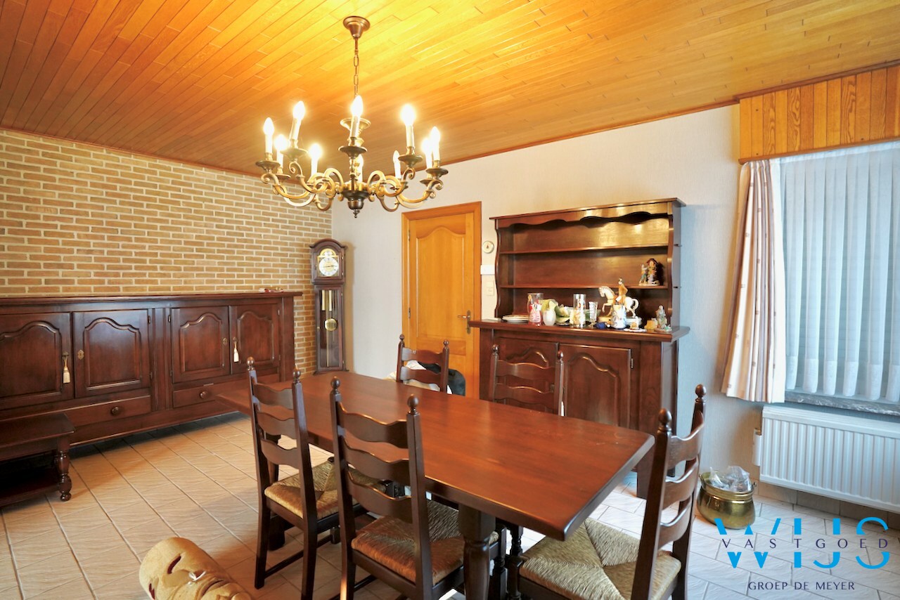 Halfopen bebouwing met vernieuwd dak en topligging in hartje Evergem ! 