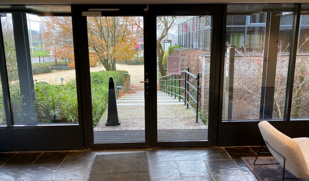 Instapklare kantoren te huur aan afrit E40 in Drongen