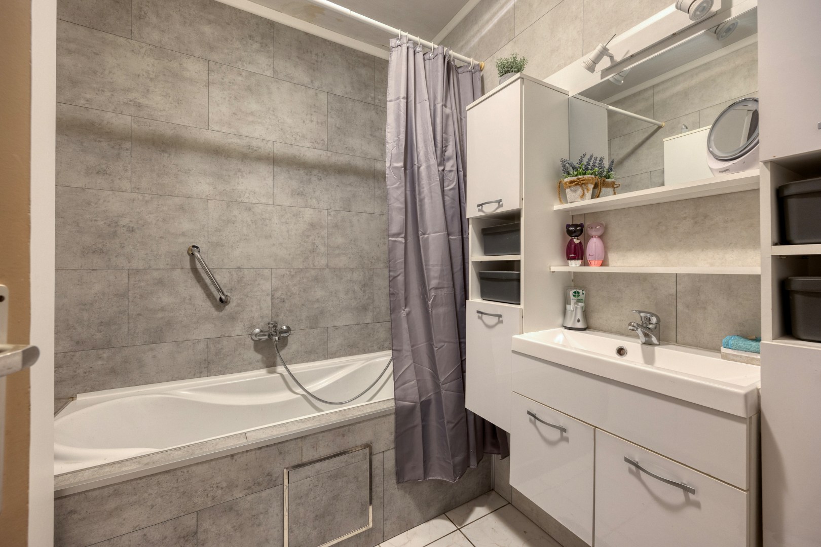 Instapklaar appartement met 3 slpk. en garage nabij centrum Mol 