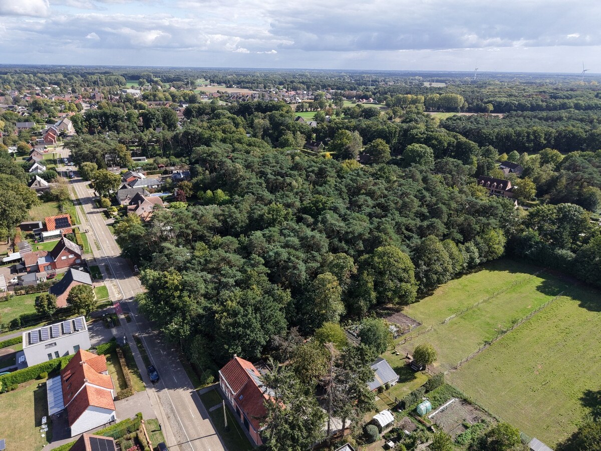 Ruim perceel bouwgrond van 2.708 m² met ideale zuidoriëntatie in Zoersel 