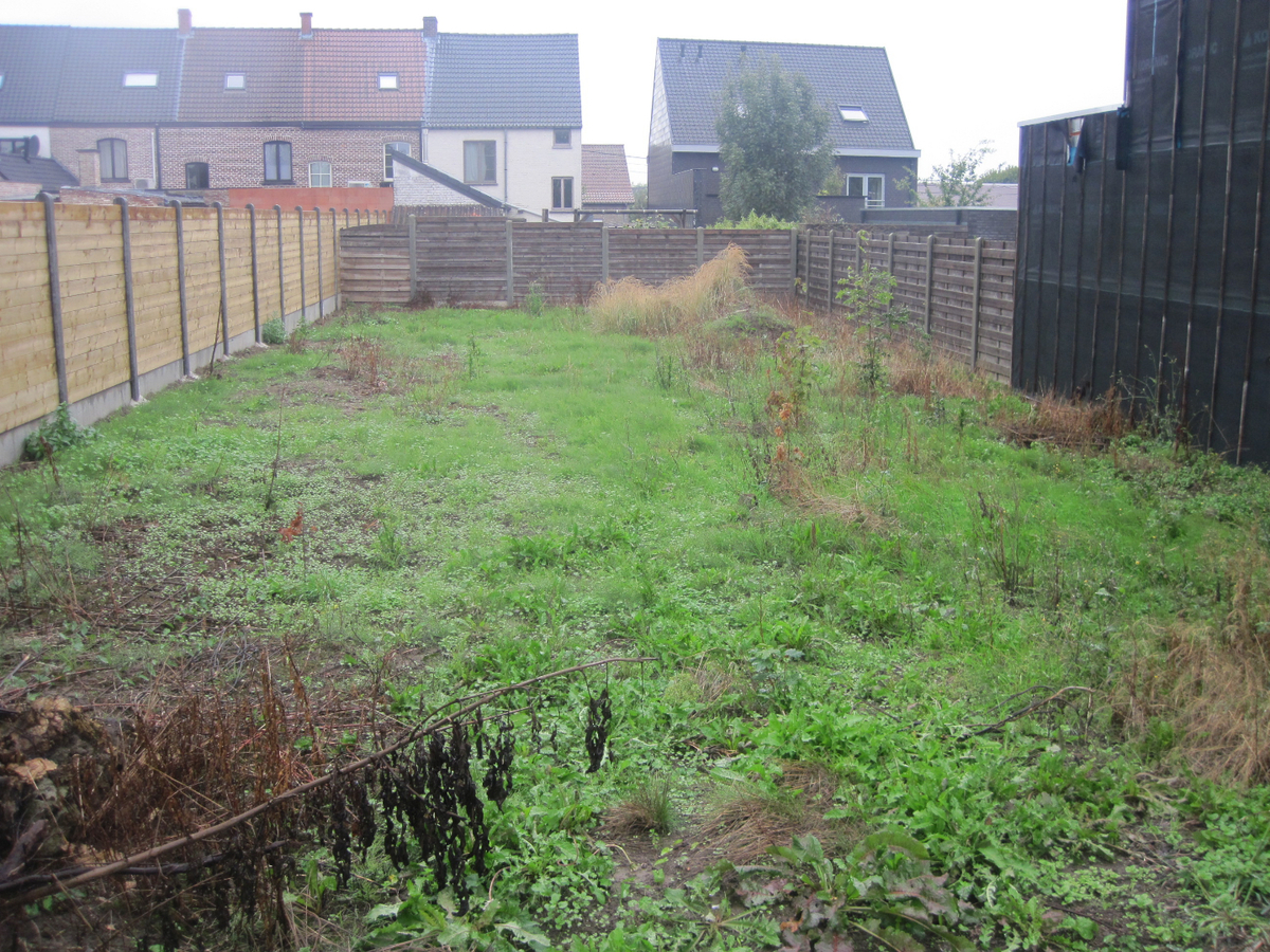 Uitstekend gelegen bouwgrond voor Half Open Bebouwing. 