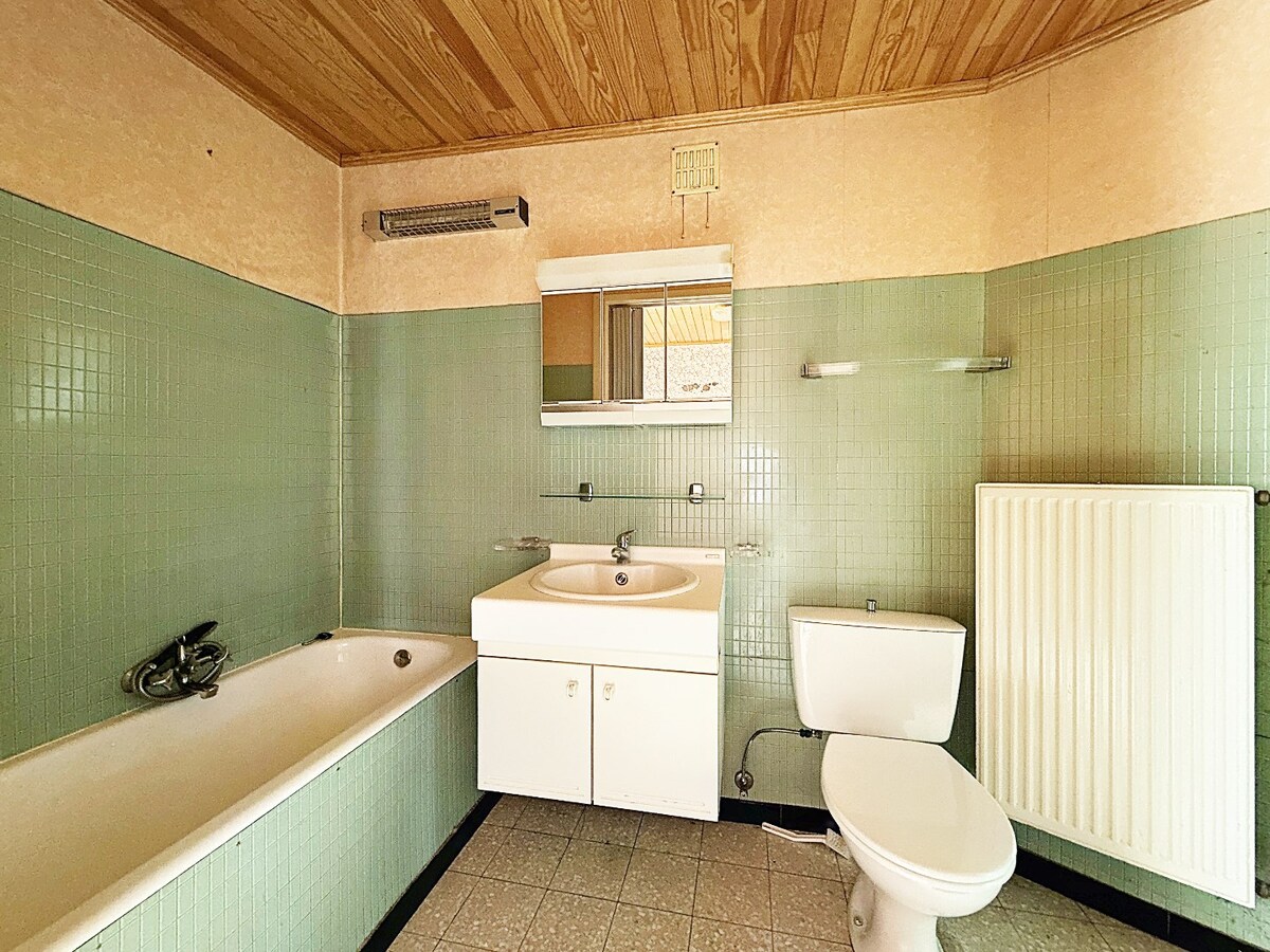 Te renoveren/te slopen HOB met tuin aan station Sint-Denijs-Boekel 