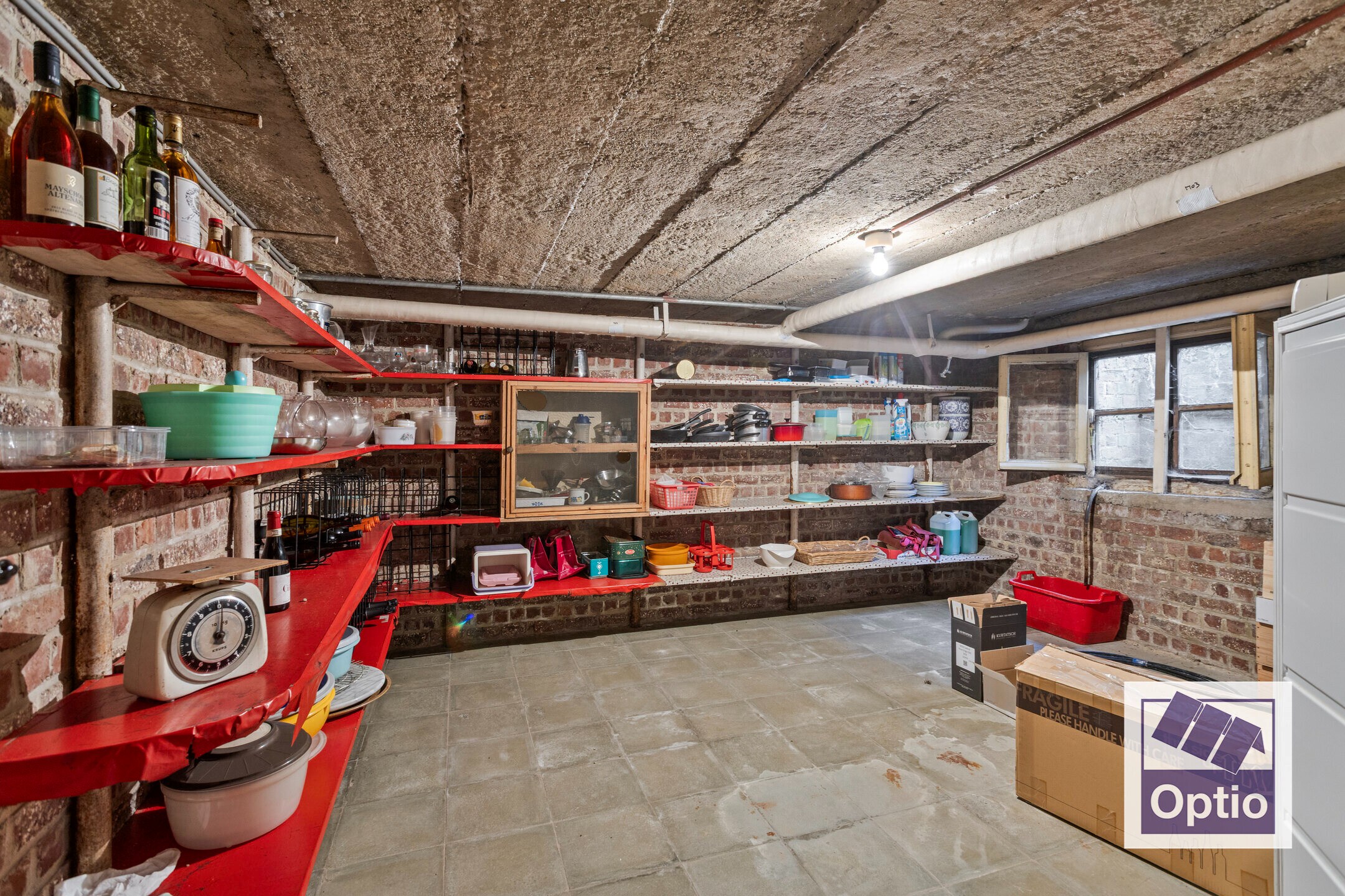 Woning met 5 slaapkamers en grote tuin. 