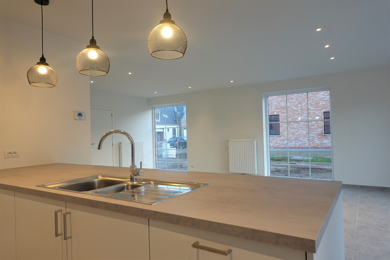 Halfopen nieuwbouw met inpandige garage 