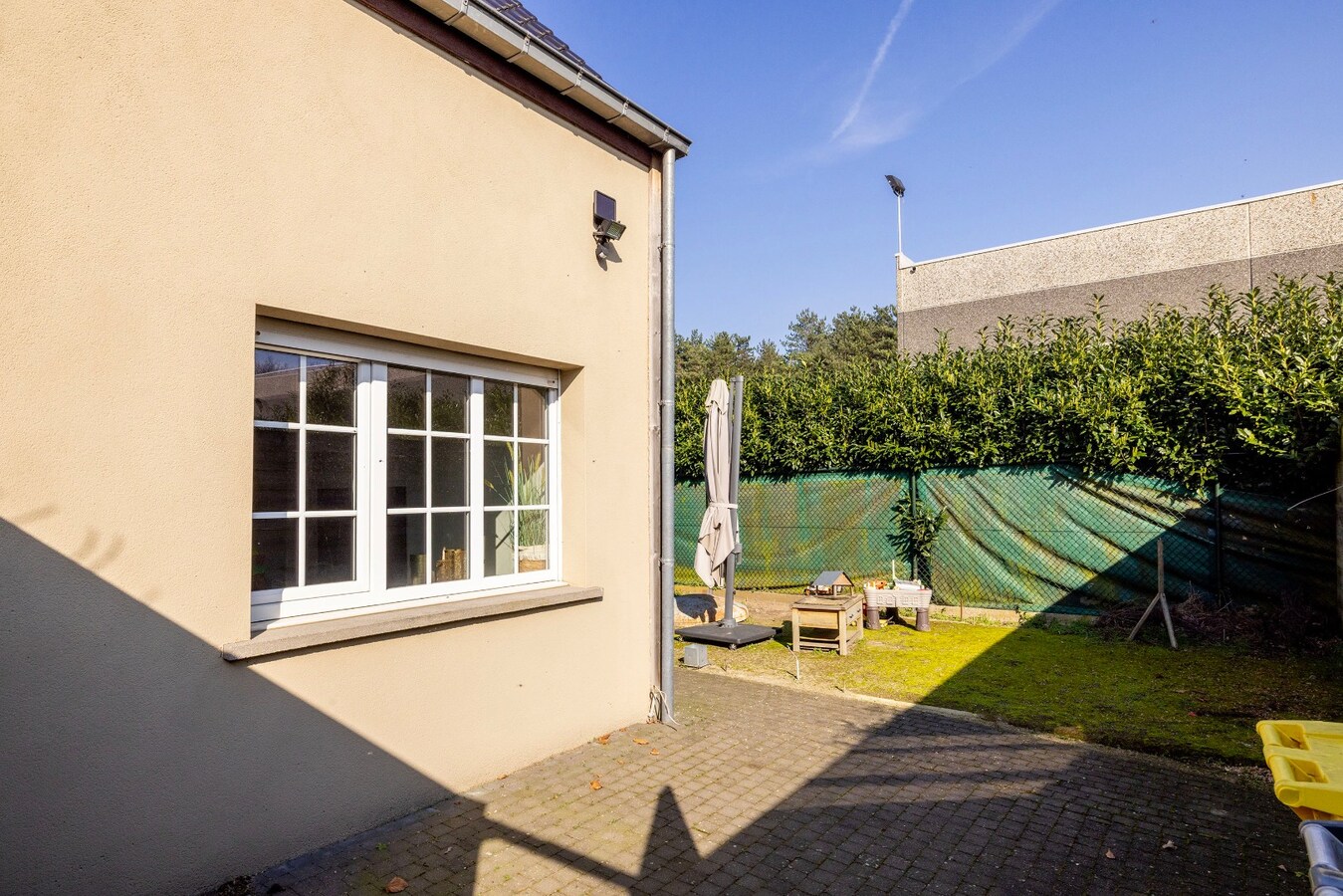 Instapklare woning met ruime tuin en 3 slpks - toplocatie 