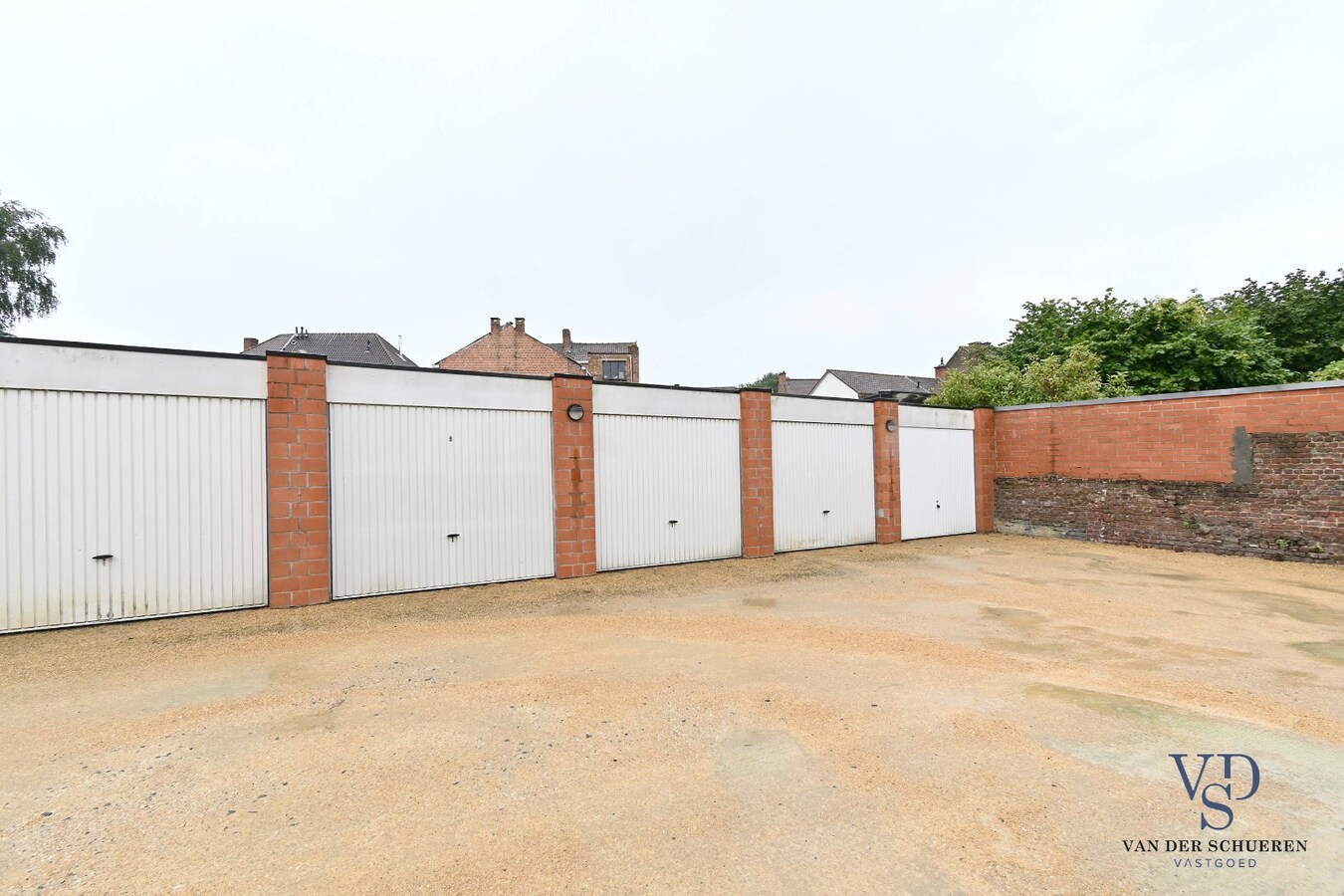 Degelijk investeringsappartement met garage. 