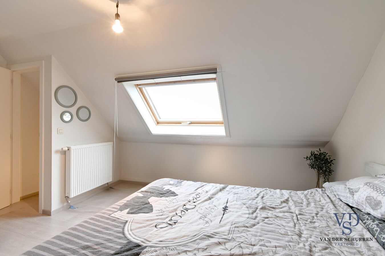 Gezellige woning (met garage achteraan). 