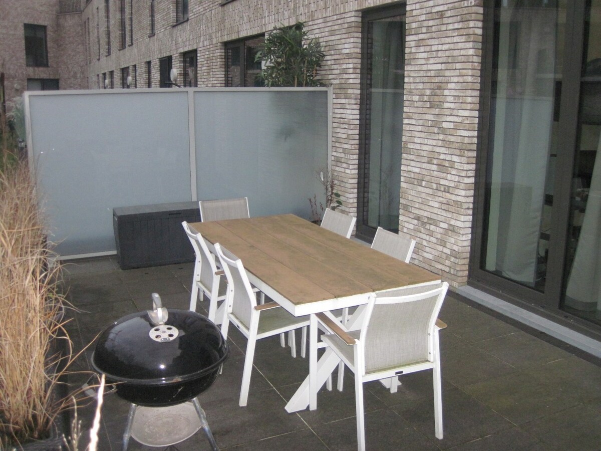 Gelijkvloers 2-slaapkamer appartement met uitzonderlijk terras. 
