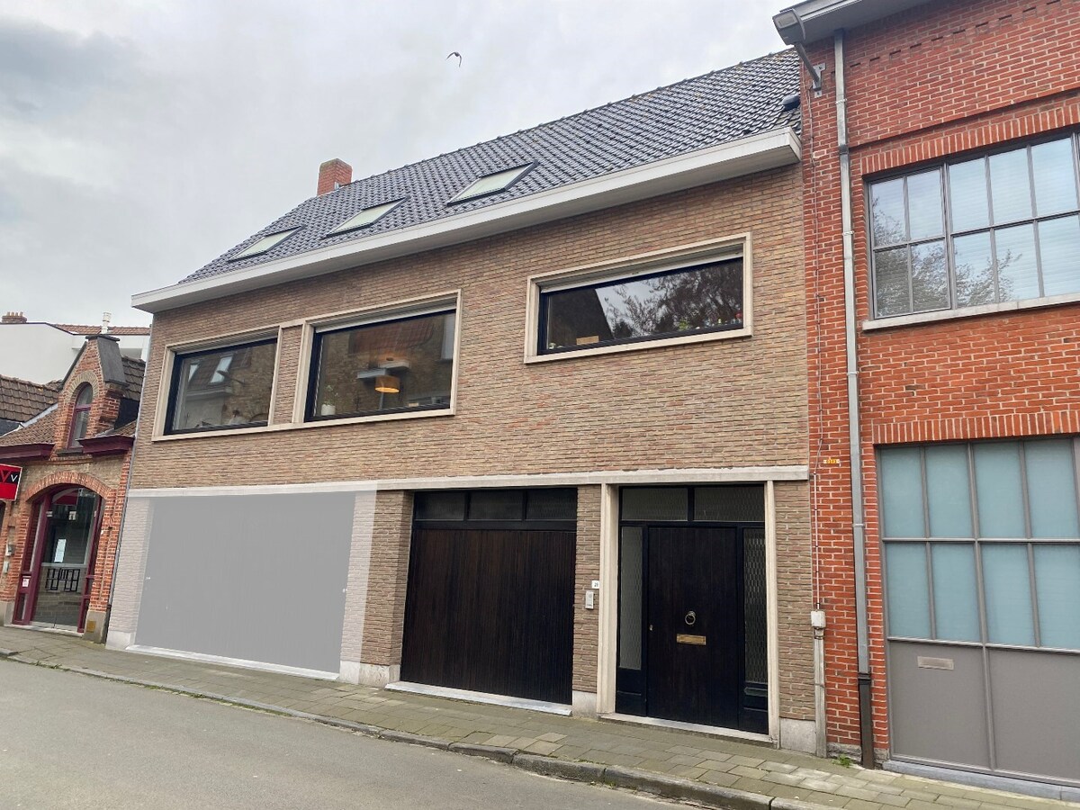 Ruime woning met garage pal in het centrum van Ieper 