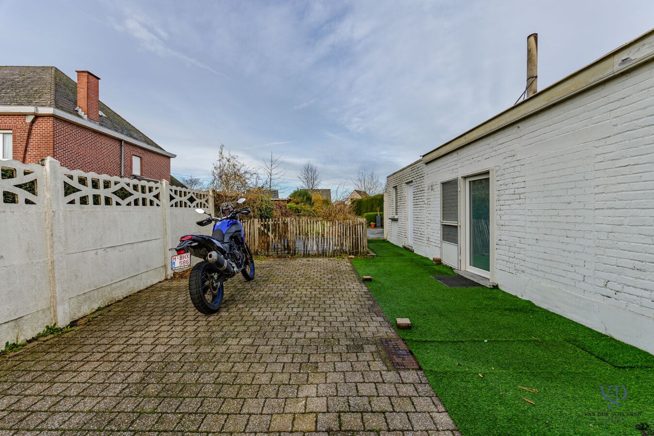 Ruime, deels gerenoveerde Half Open Bebouwing 