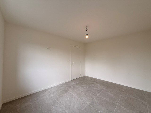 Halfopen nieuwbouwwoning met 4 slaapkamers gelegen te Opitter. 