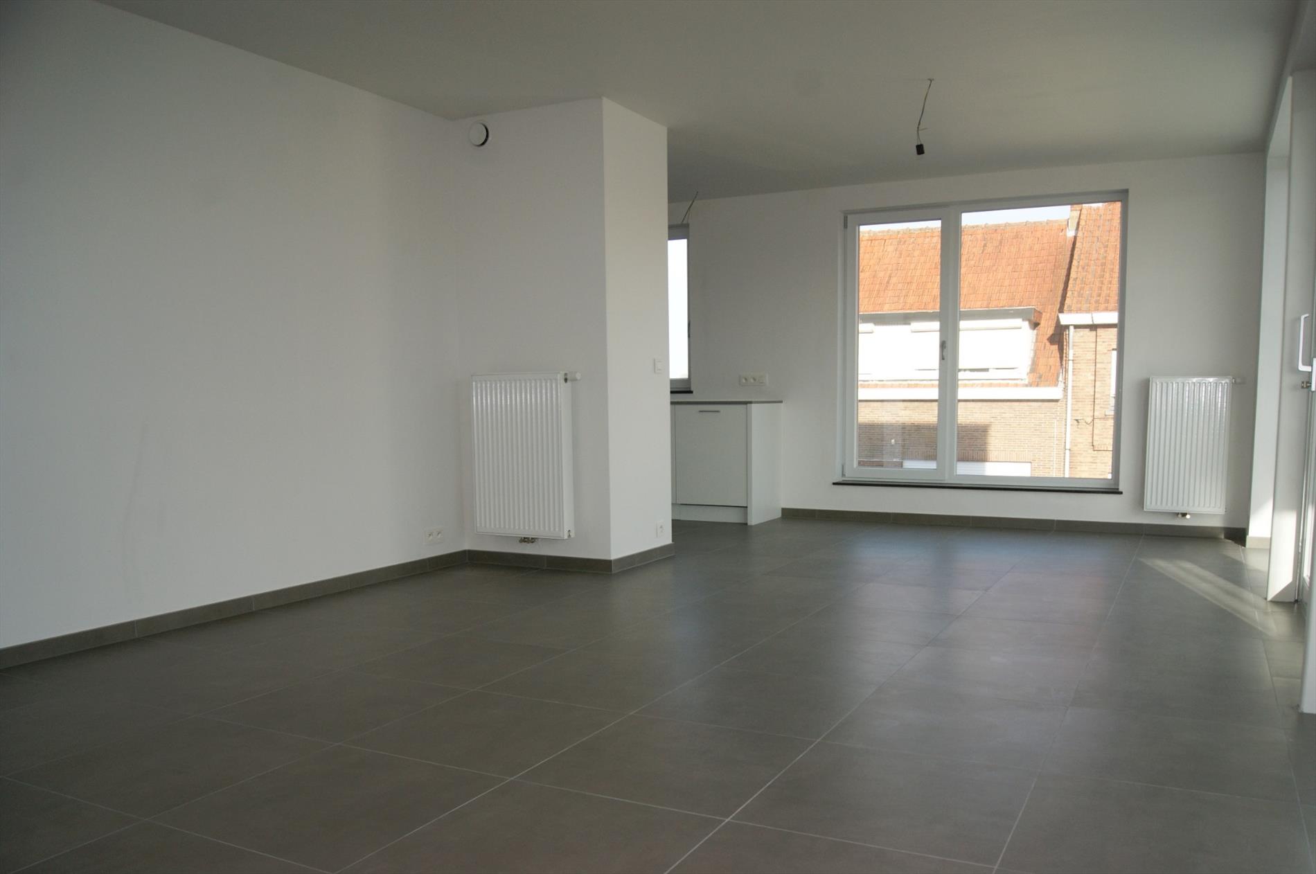 Recent app. met 2 slpks, zonnig terras en overdekte parkeerplaats te Maldegem 