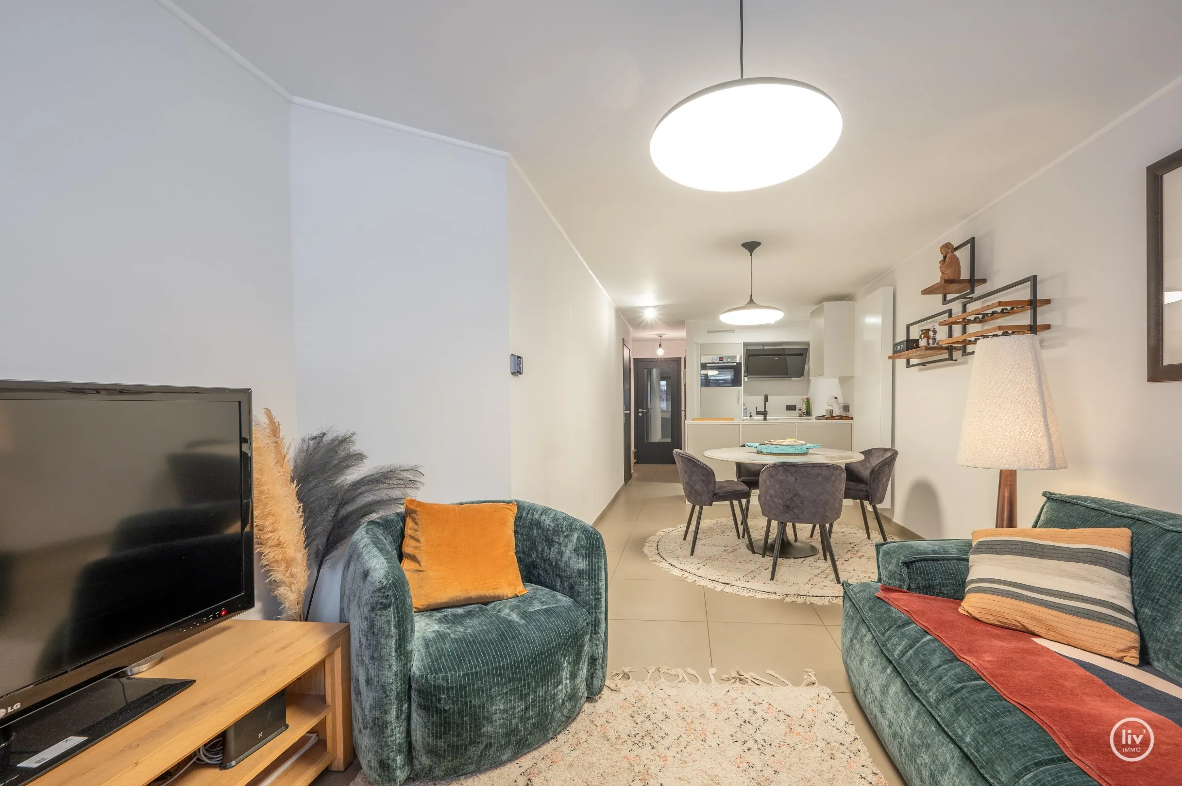 Aangenaam opgefrist gelijkvloersappartement met 2 slaapkamers en zongerichte koer gelegen in een recent gebouw te Knokke.