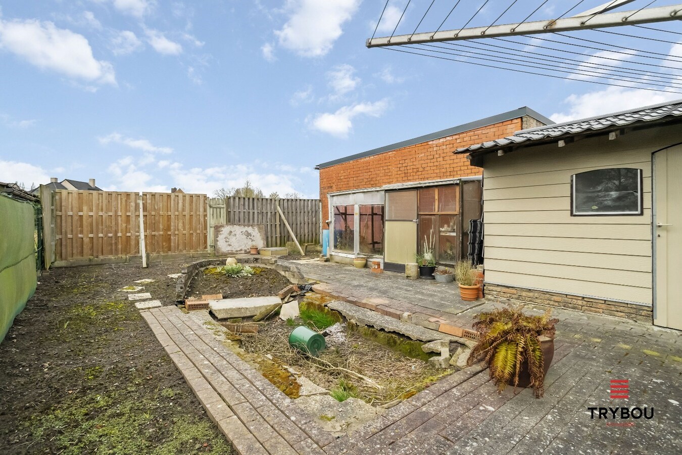 Ruime halfopen woning met 4 slaapkamers en garage 