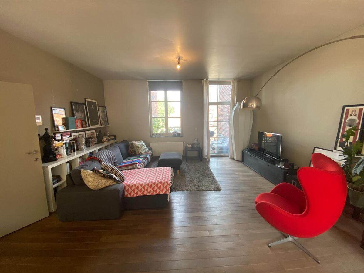 Uitstekend gelegen, duplex-appartement met 3 slaapkamers en garage 