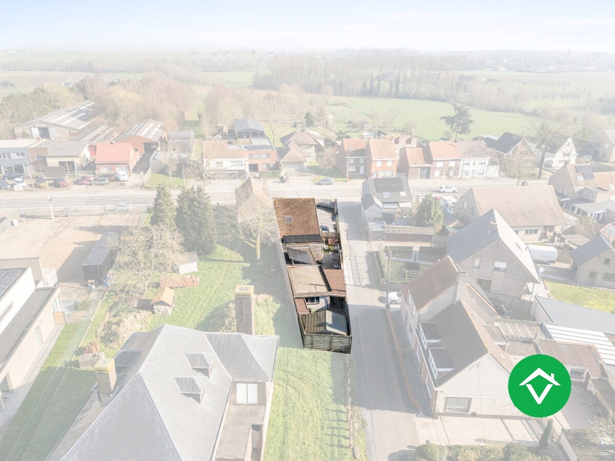 Functionele woning met drie slaapkamers, garage en ruime oprit te Ichtegem 