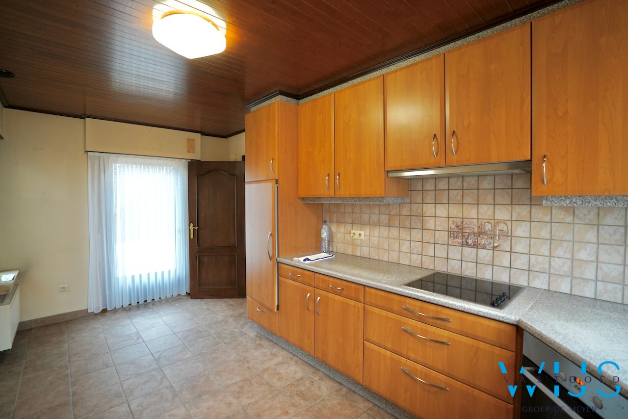 Super gezellig woonhuis met ruime garage te Boekhoute ! 