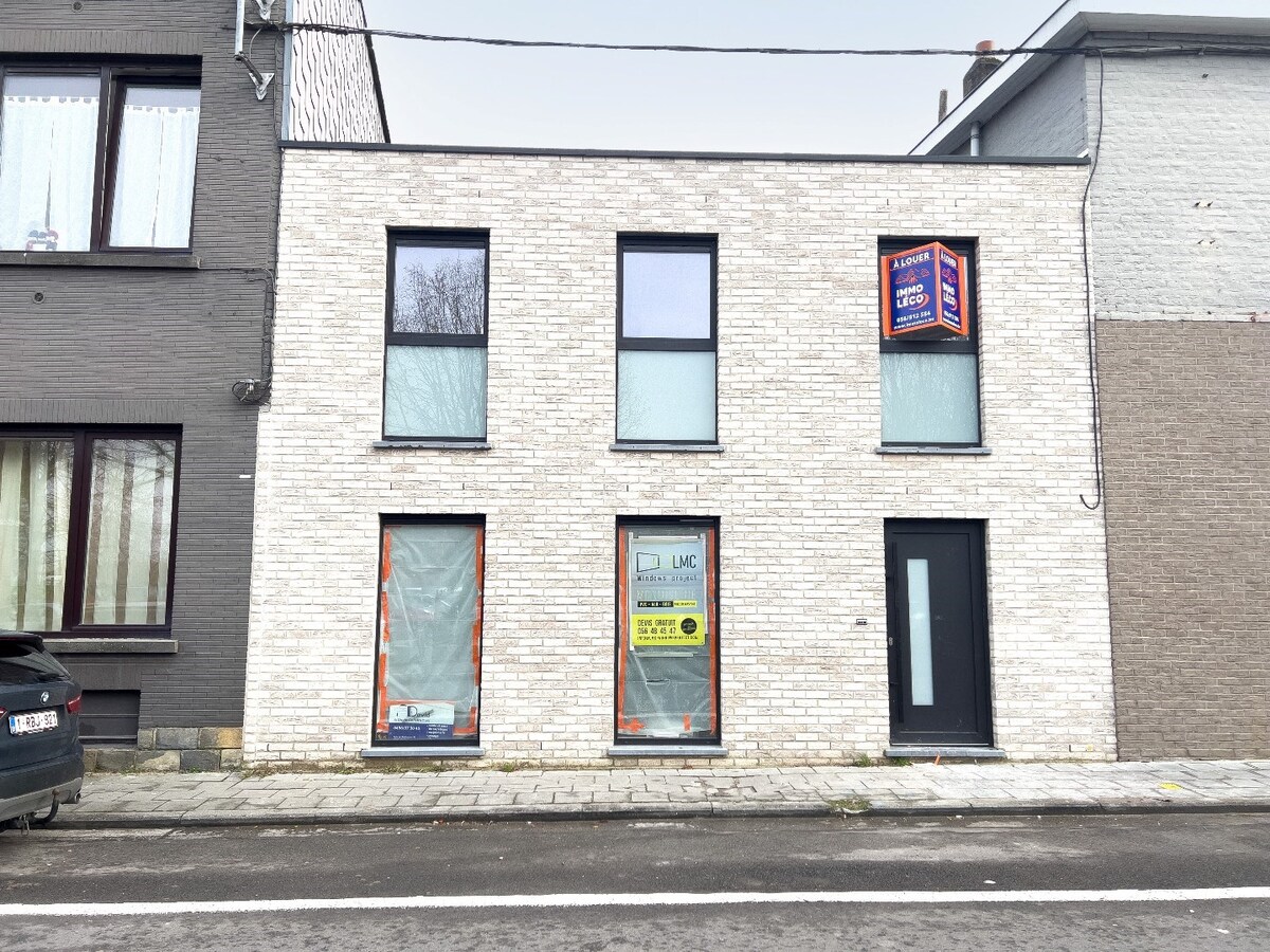 Maison neuve avec cour privative. COUP DE COEUR ! 