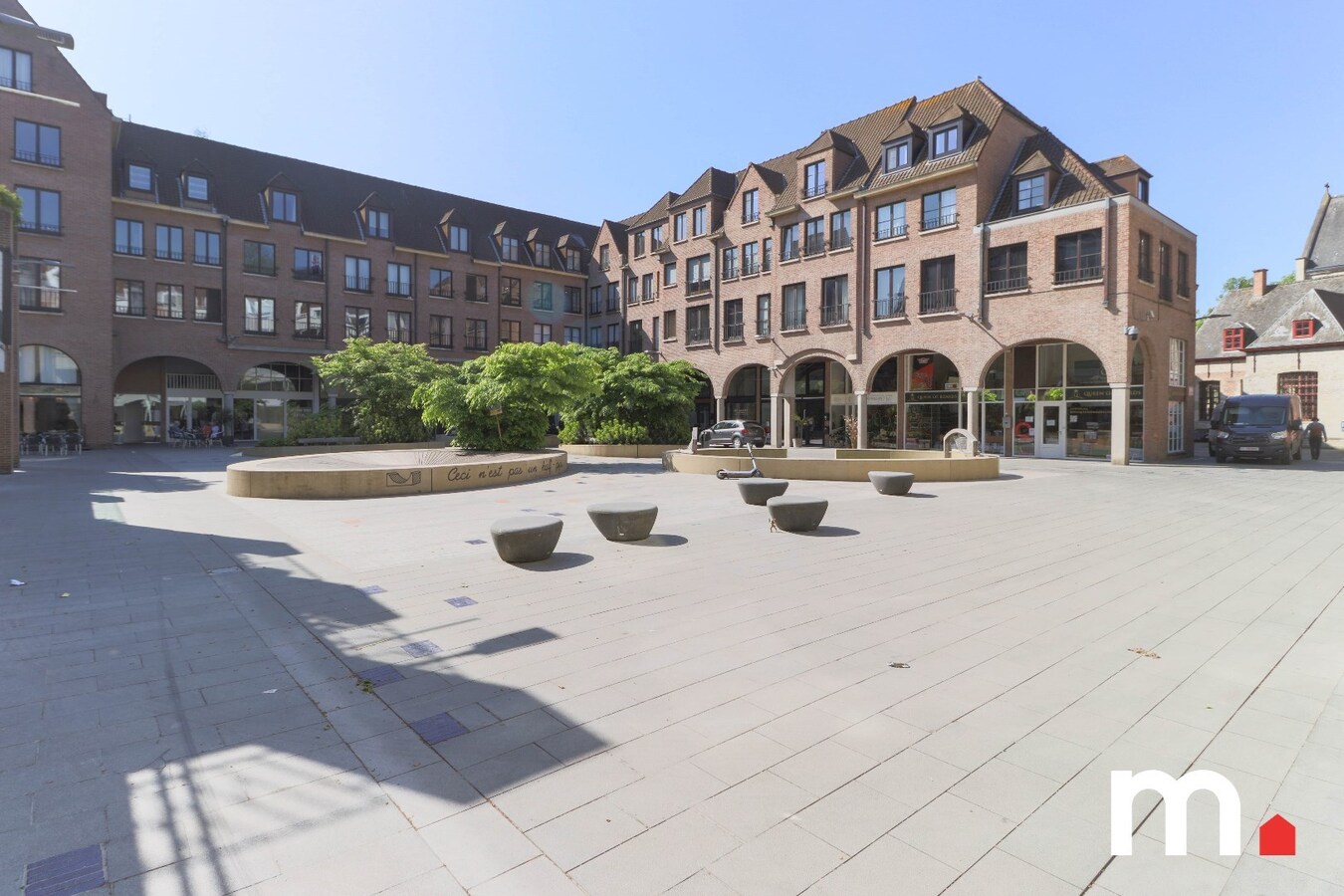 TOPPER !  Fantastisch gelegen appartement op het Overbekeplein in hartje Kortrijk ! 