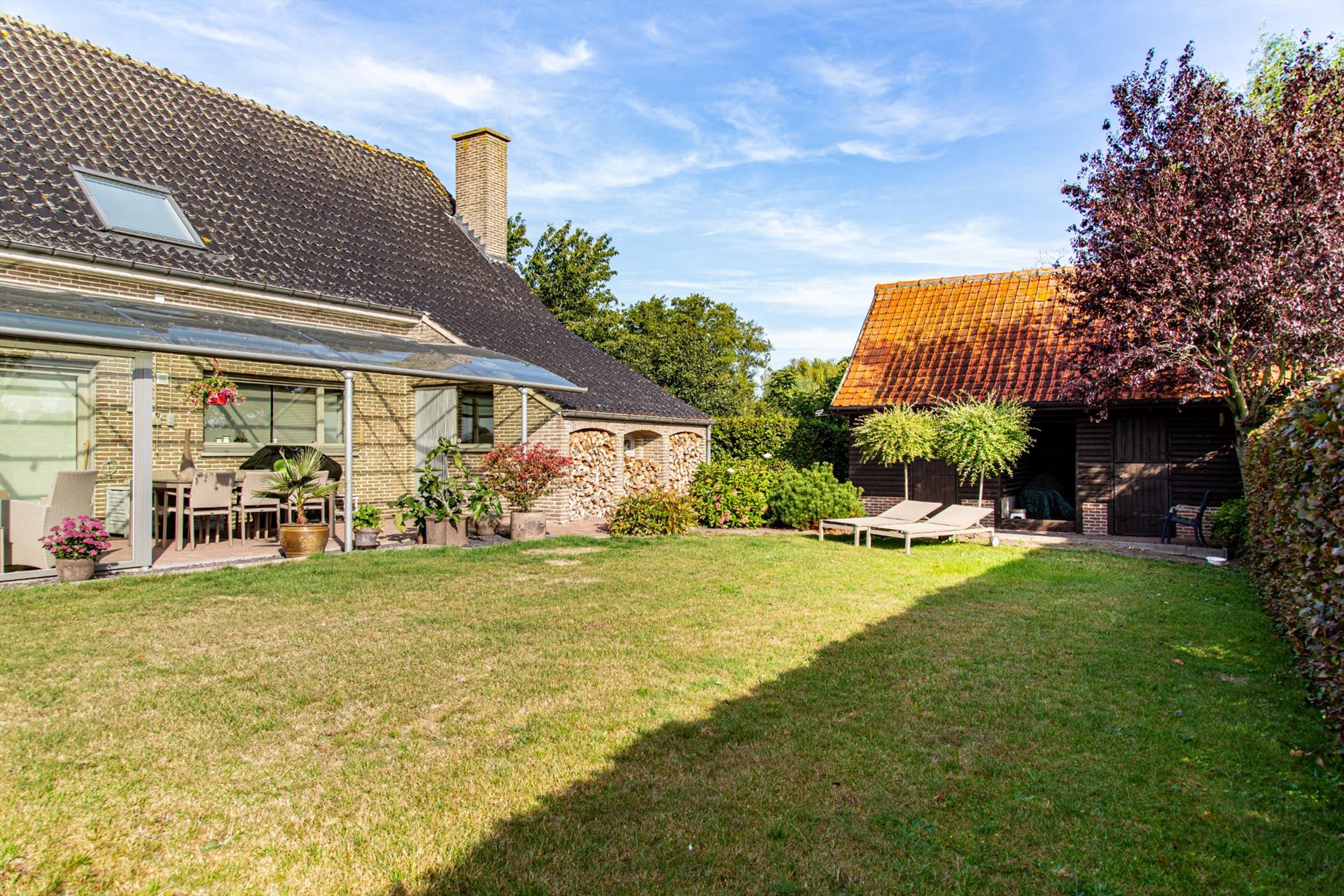 Rustieke woning met paardenstalling op 959m² landelijk gelegen doch nabij centrum Maldegem 