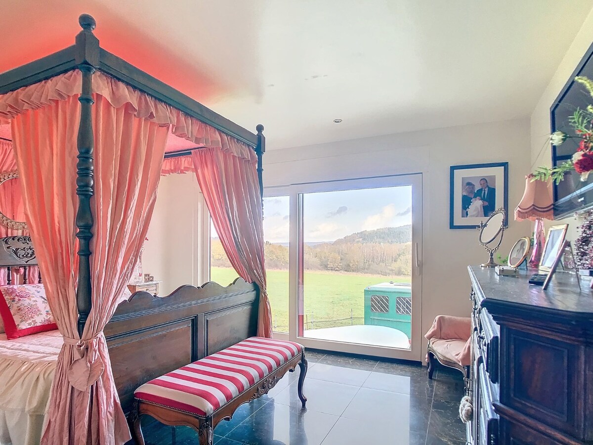 Paardeneigendom met villa, luxe en comfort in Harzé/Aywaille op ca.8,5ha 