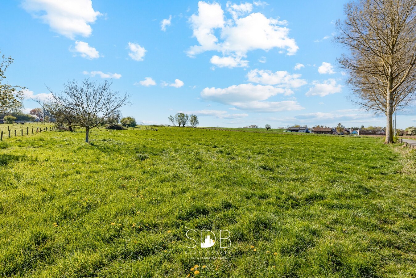 Boerderij met aanpalende graslanden op 12.970m² + mogelijkheid tot bijkopen graslanden +/-20ha 