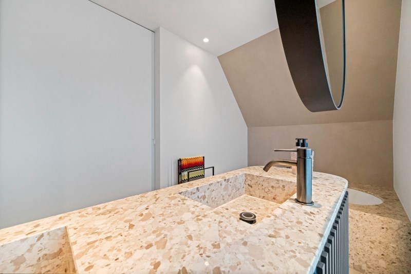 OPENDEURDAG Zaterdag 11/04  tussen 14u en 16u (Graaf Jansdijk 244) Prachtig vernieuwde koppelvilla rustig gelegen tussen Knokke centrum en Het Zoute met een perfecte Zuid-West oriëntatie. 