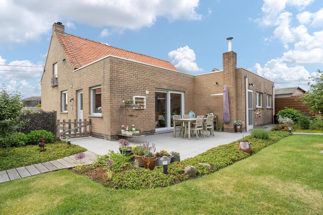 Landelijk gelegen, ruime woning op perceel van 555m² 