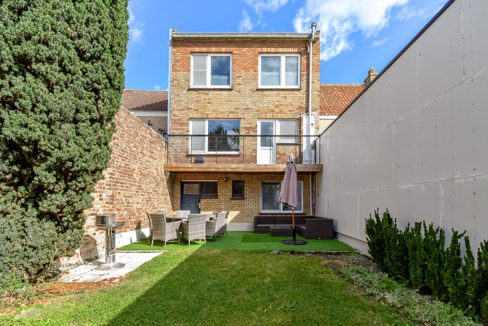 Ruime bel-étage woning met garage, tuin en mogelijkheid tot 4 slaapkamers 