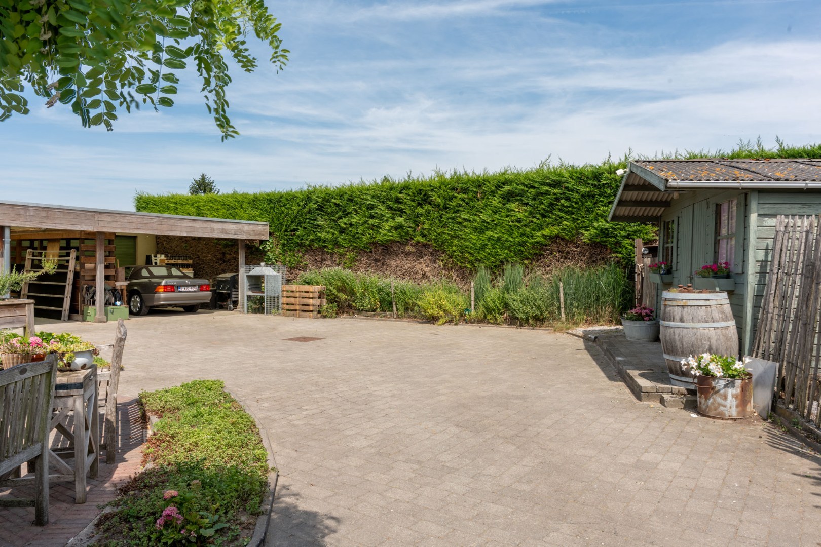 Rustig gelegen, alleenstaande woning met mooie tuin op 1.195 m² 