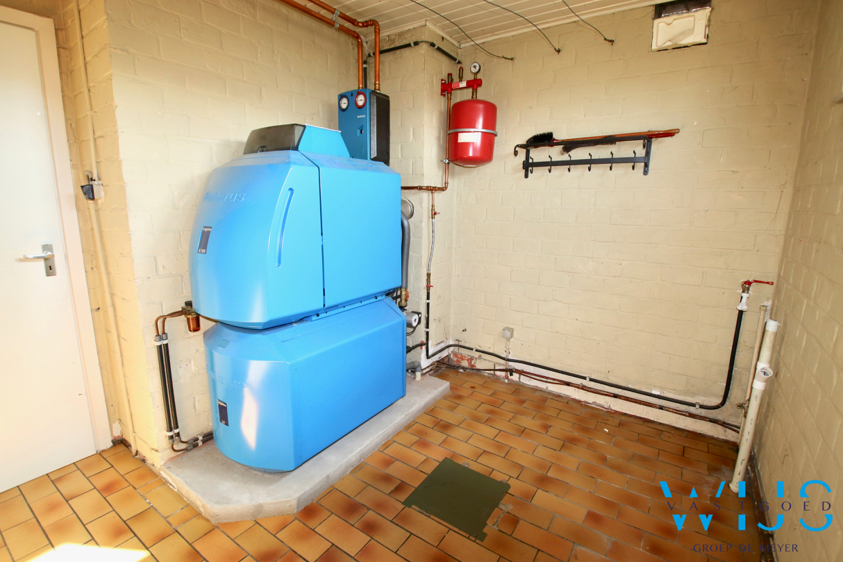 Ruime gezinswoning met 4 slaapkamers te Bassevelde ! 