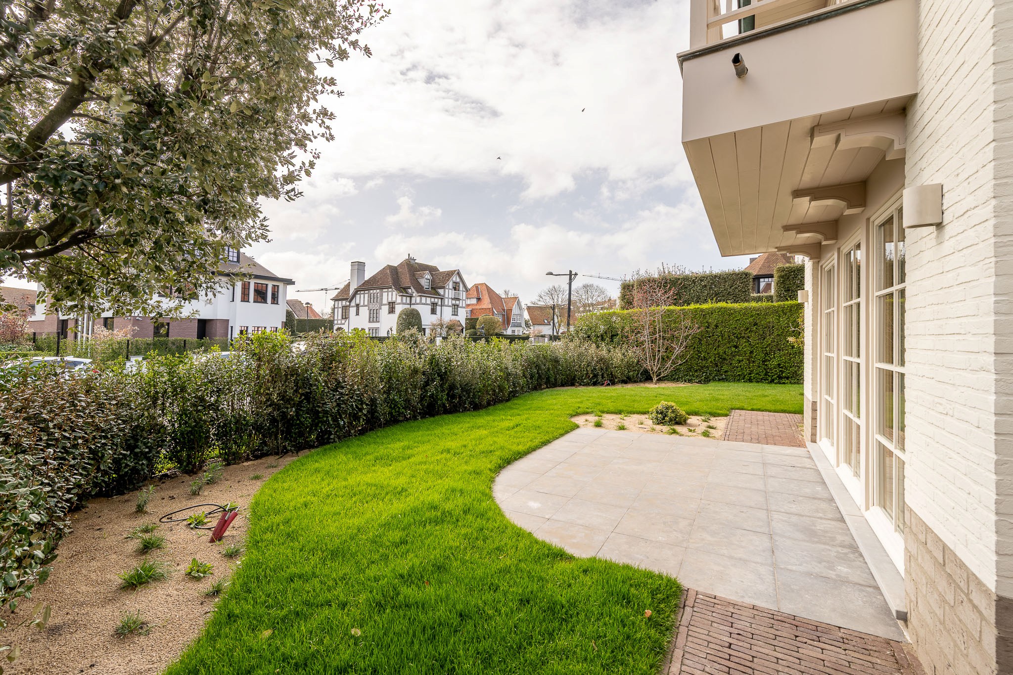 Prachtig gerenoveerde  halfopen woning op topligging nabij centrum, zee en strand 