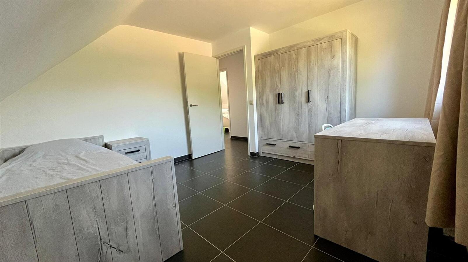 Ruime villa in residentiële wijk te Dikkelvenne 