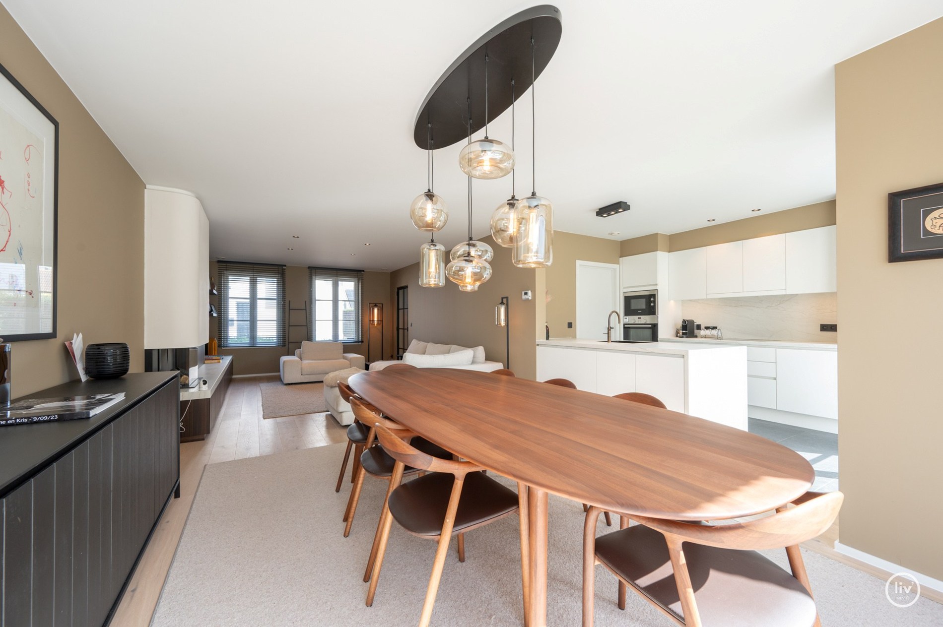 Prachtige halfopen woning met 5 slaapkamers en mooie tuin gelegen in Knokke. 