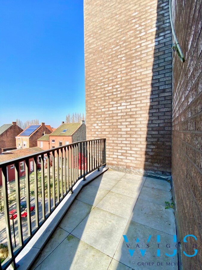 Instapklaar &amp; gezellig appartement met zonneterras te ERTVELDE ! 