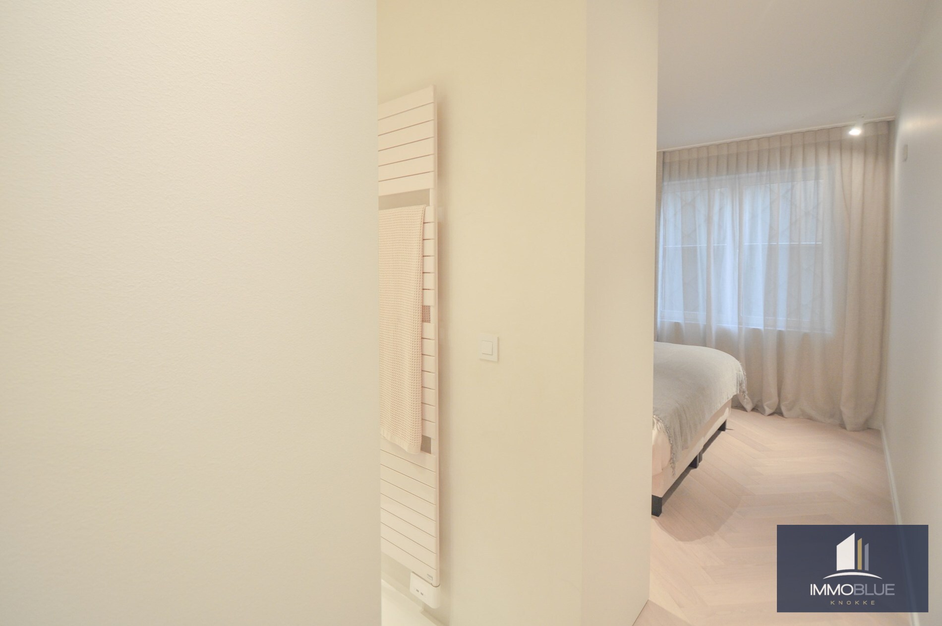 Uitzonderlijk, tijdloos volledig gerenoveerd appartement met een open zicht . 