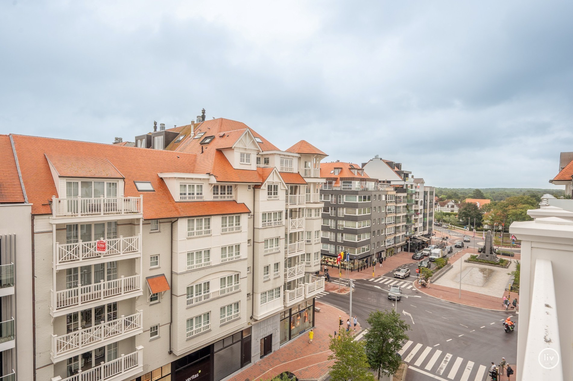Appartement en duplex prêt à emménager à distance de marche de la digue Albertstrand et de l'avenue Lippens. 