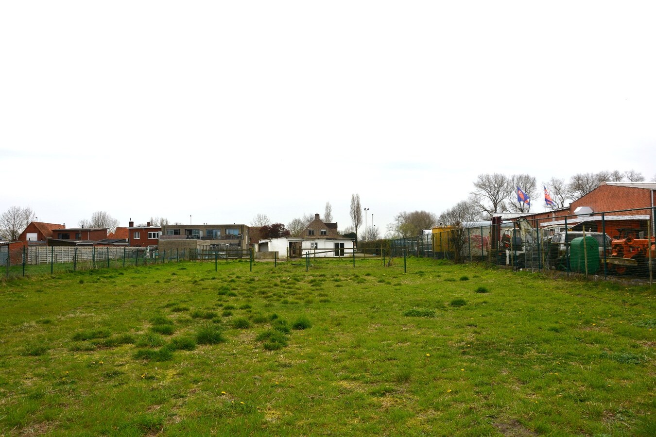 Te renoveren villa in bedrijventerreinzone voor KMO's 