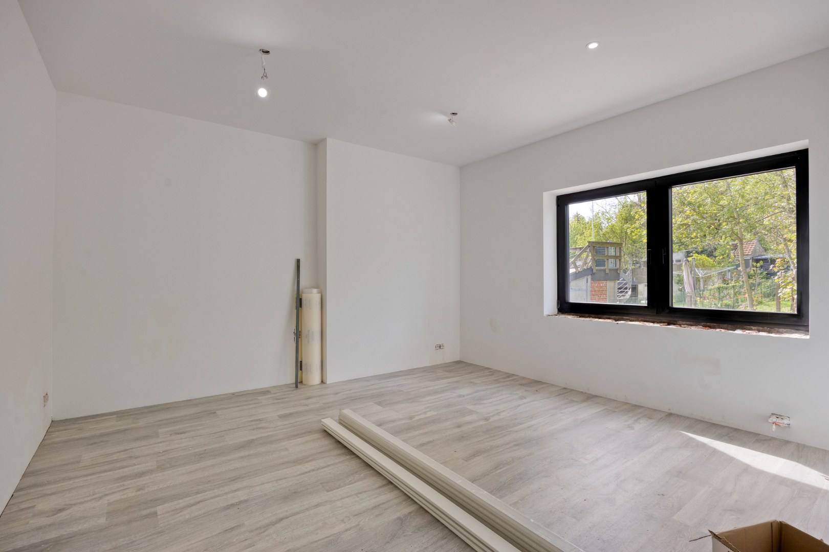Gerenoveerd handelshuis met aangename tuin en garage op goede ligging in Herent 