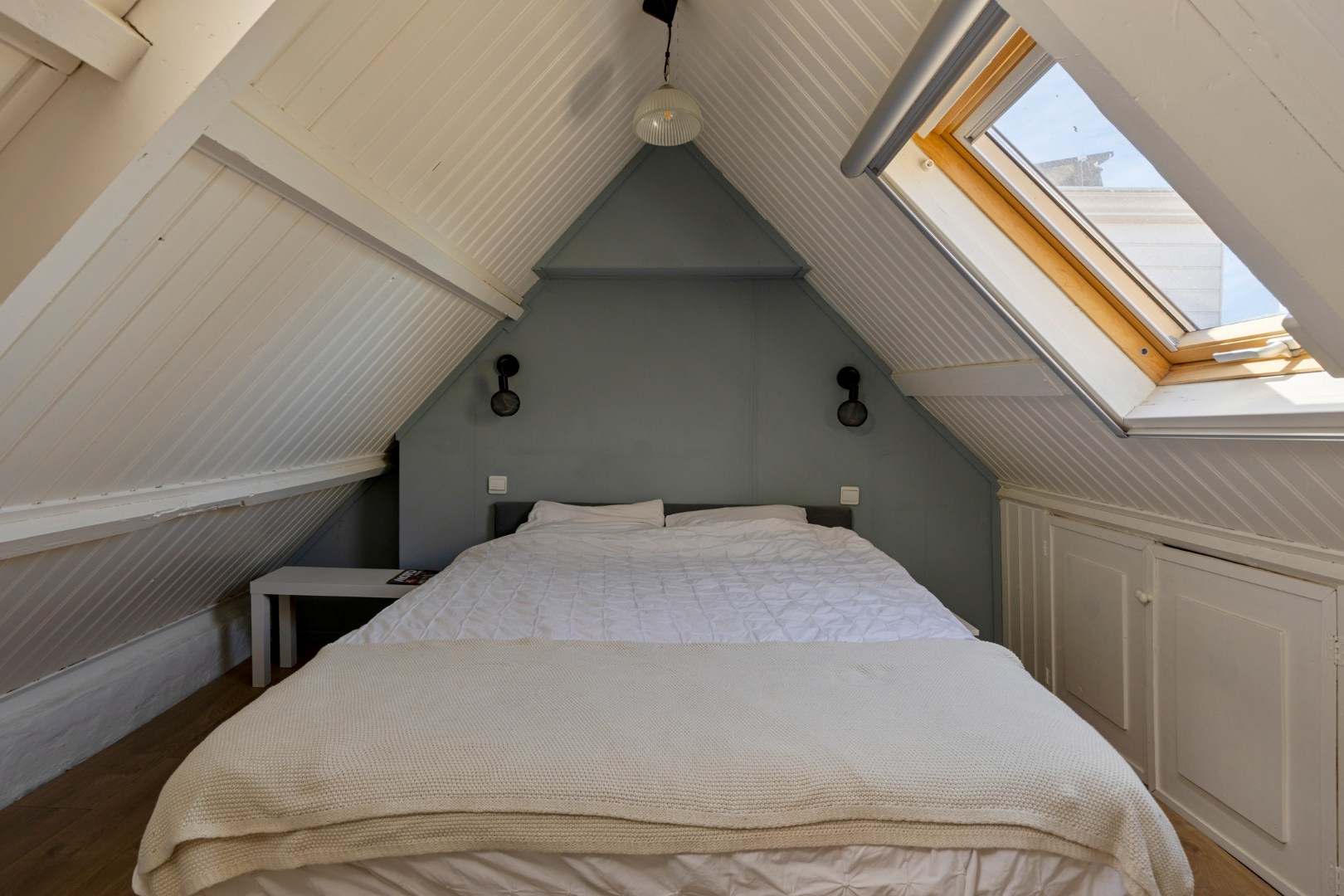 Sfeervol gerenoveerde dijkwoning met riante schuur. 