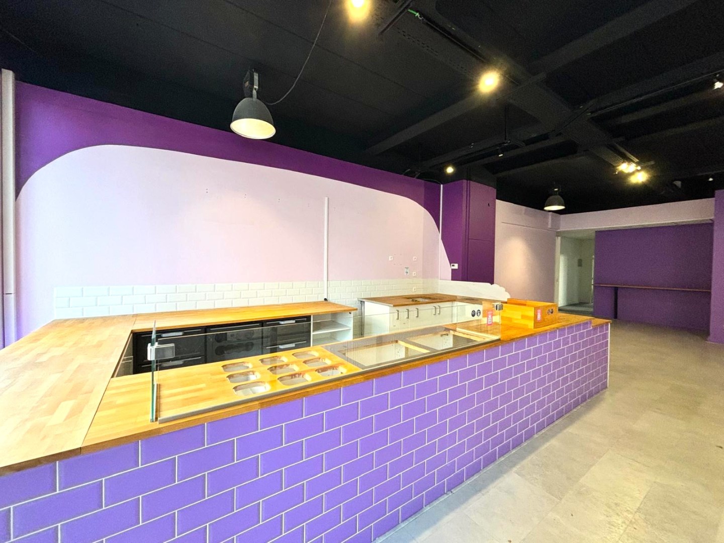 Opbrengsteigendom bestaande uit 1 handelsruimte met 3 bovengelegen appartementen 