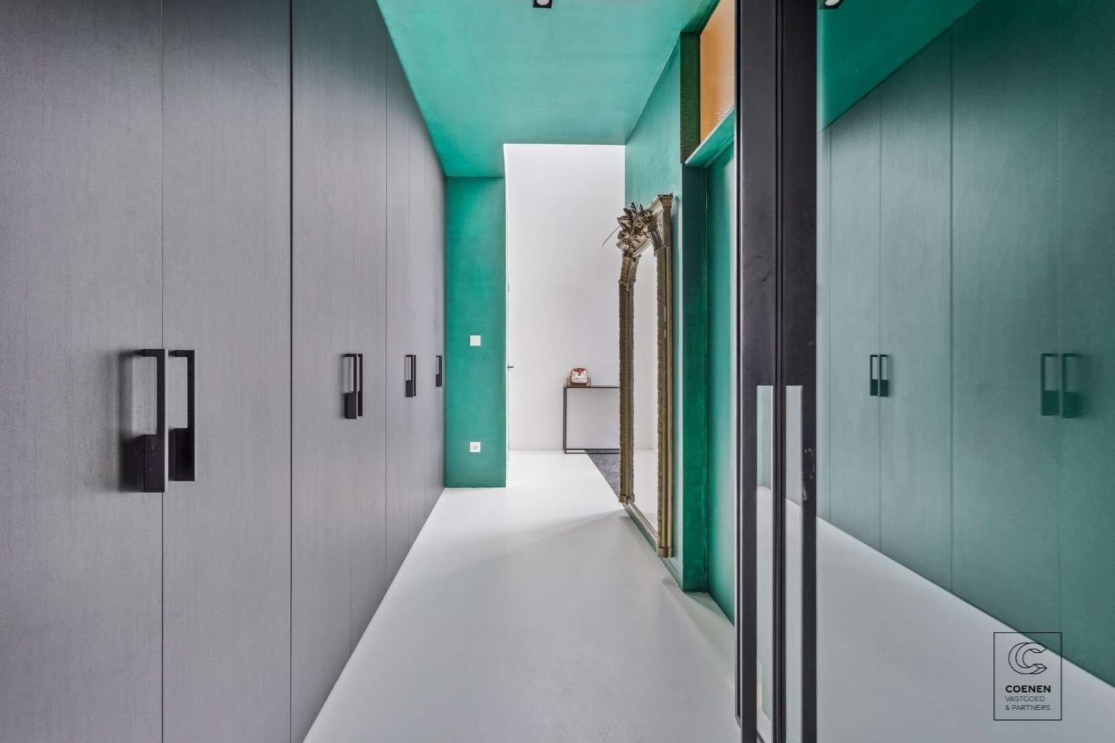 Prachtig verder af te werken HOB van 320 m² in een doodlopende straat! 