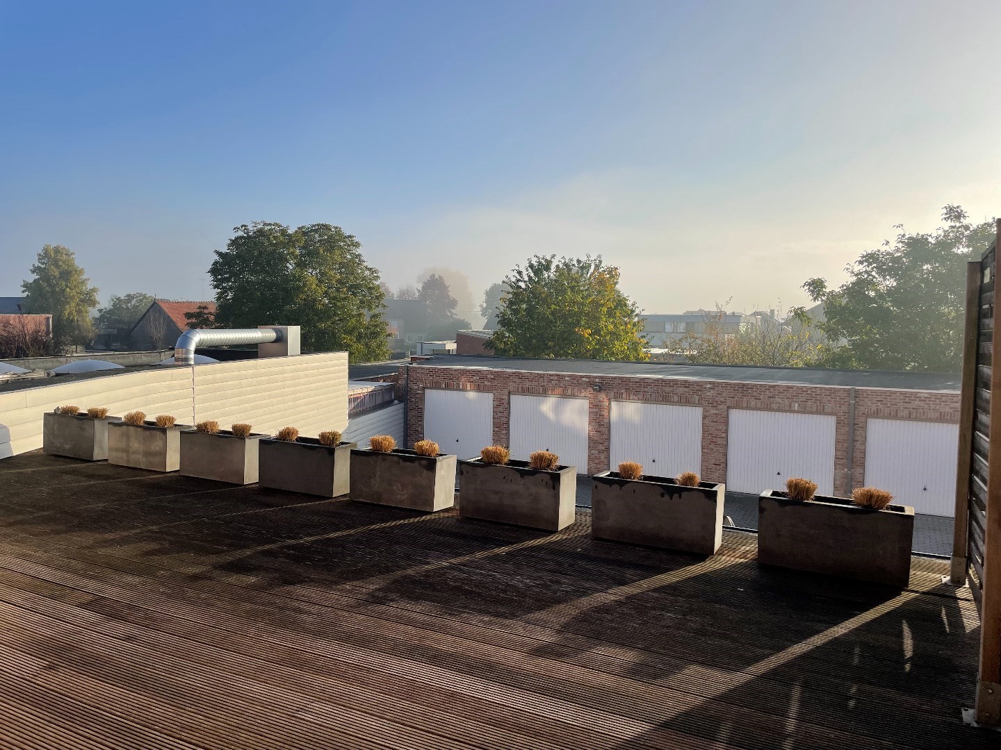 Centraal gelegen appartement met één slaapkamer, groot terras en ruime garage! 